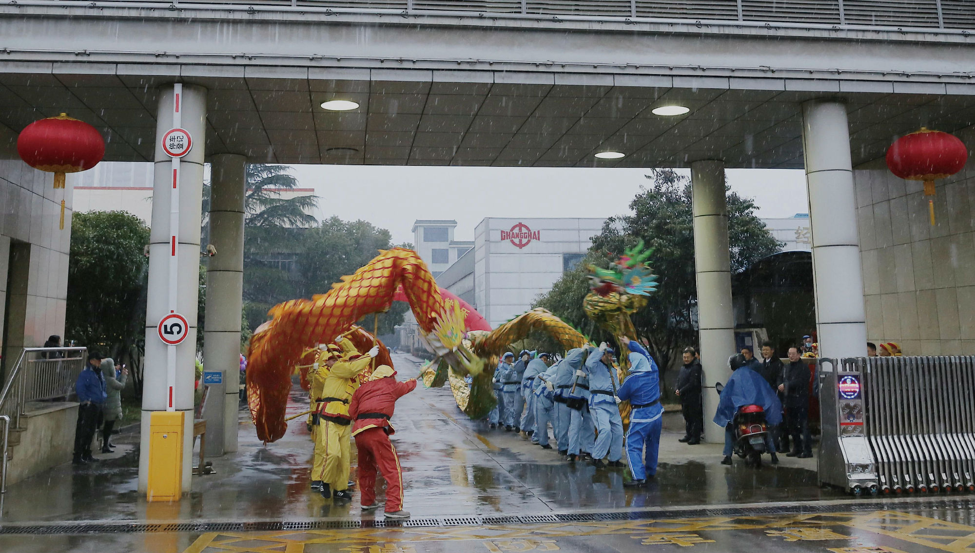 春节后上班第一天:公司向导向职工贺年送祝福_副本.jpg